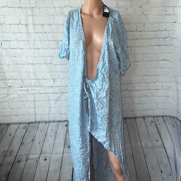 Motel Rocks Dresses & Skirts - BRAND NWT Motel light blue & white floral dress size XL